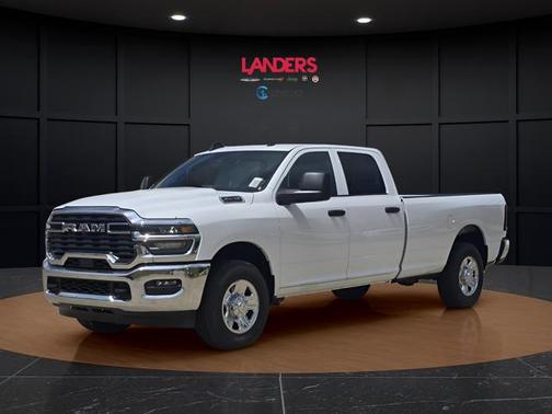 Bright White Clearcoat 2026 RAM 3500 Tradesman Crew Cab 4x4 8' Box