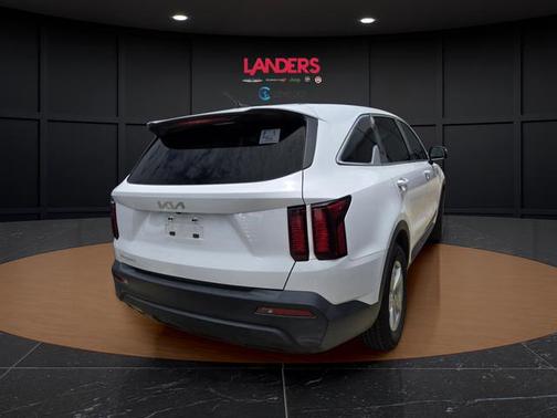 Glacial White Pearl 2023 Kia Sorento LX