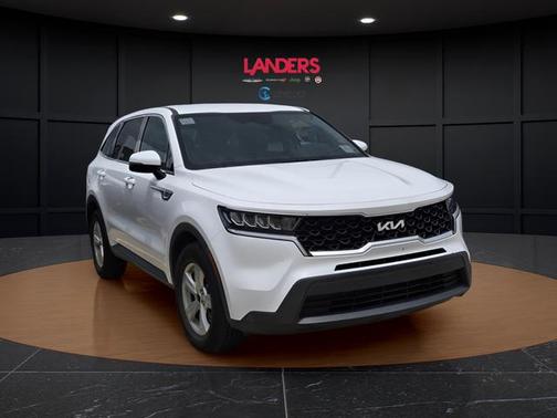 Glacial White Pearl 2023 Kia Sorento LX
