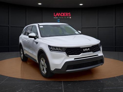 Glacial White Pearl 2023 Kia Sorento LX