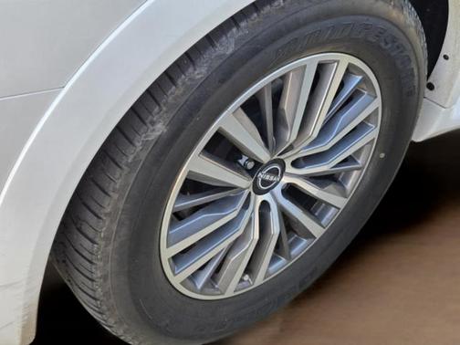 Aspen White TriCoat Pearl 2022 Nissan Armada SV 2WD