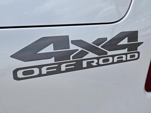 Ivory White Tri-Coat Pearlcoat 2026 RAM 1500 ST
