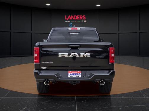 Diamond Black Crystal Pearlcoat 2026 RAM 1500 Big Horn/Lone Star