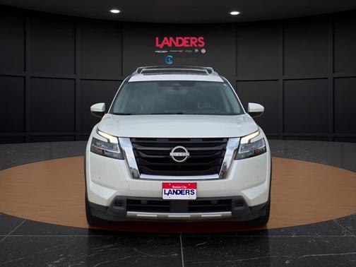 Pearl White Tricoat 2023 Nissan Pathfinder Platinum FWD