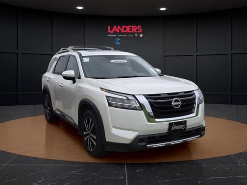 Pearl White Tricoat 2023 Nissan Pathfinder Platinum FWD