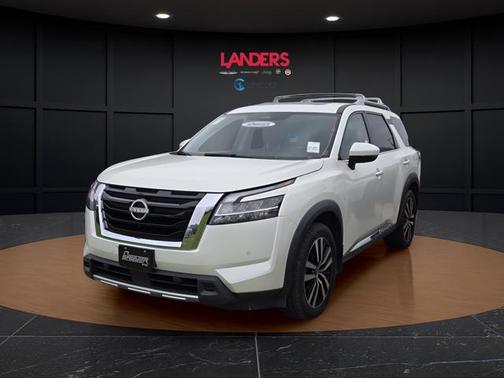 Pearl White Tricoat 2023 Nissan Pathfinder Platinum FWD