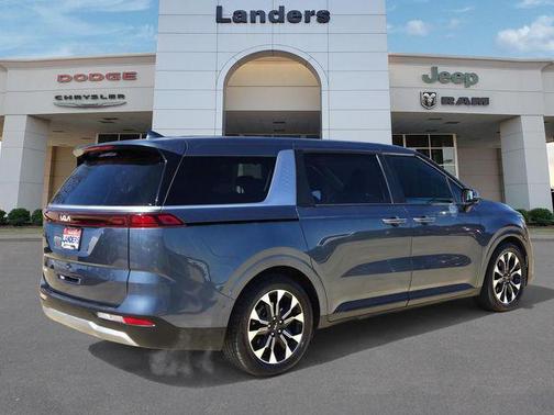 2024 Kia Carnival EX