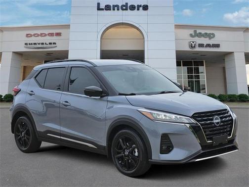 2023 Nissan Kicks SR