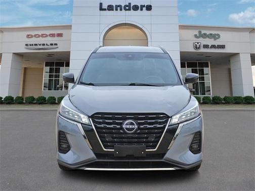2023 Nissan Kicks SR