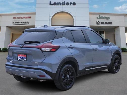 2023 Nissan Kicks SR