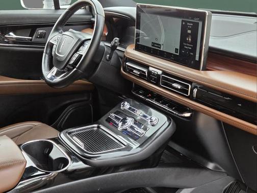 SILVER RADIANCE MET CC 2023 Lincoln Nautilus Reserve