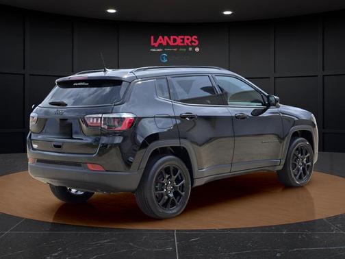 Diamond Black Crystal Pearlcoat 2026 Jeep Compass Latitude