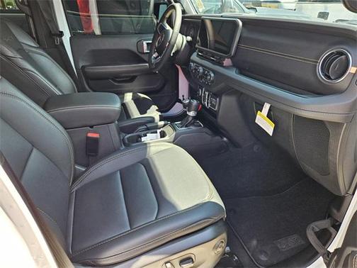 2024 Jeep Wrangler 4-Door Sahara 4x4
