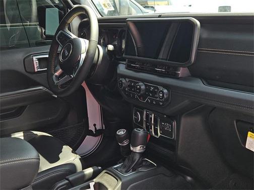 2024 Jeep Wrangler 4-Door Sahara 4x4