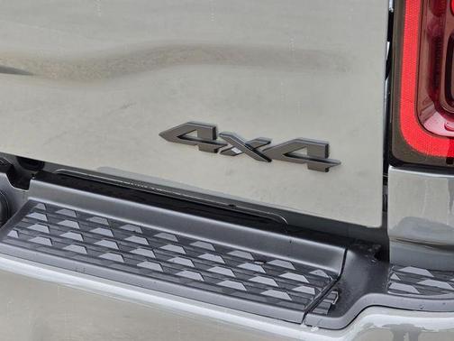Ceramic Gray Clearcoat 2026 RAM 2500 Black Express Crew Cab 4x4 6'4' Box