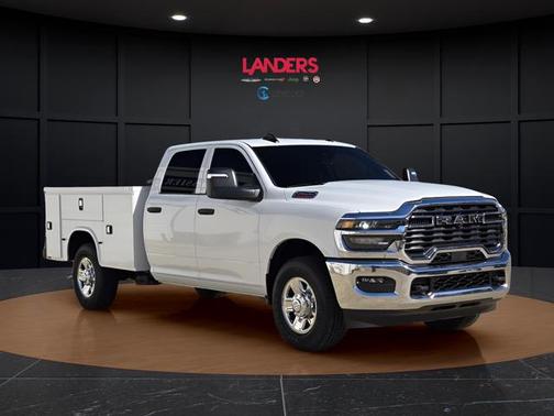 Bright White Clearcoat 2026 RAM 2500 Tradesman Crew Cab 4x2 8' Box