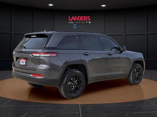 Baltic Gray Metallic Clearcoat 2026 Jeep Grand Cherokee Altitude