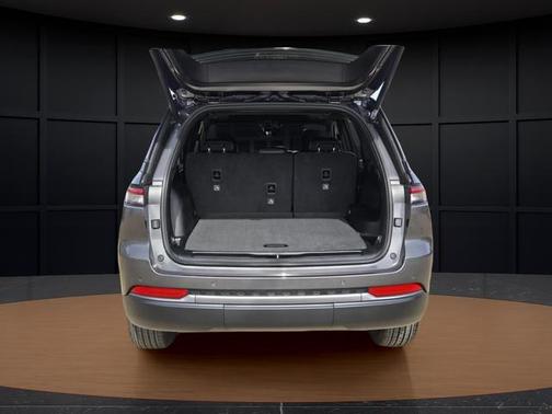 Baltic Gray Metallic Clearcoat 2026 Jeep Grand Cherokee Altitude