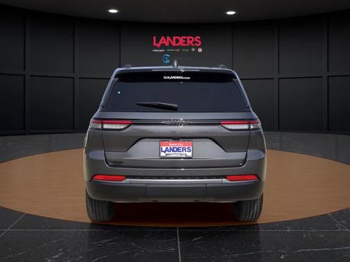 Baltic Gray Metallic Clearcoat 2026 Jeep Grand Cherokee Altitude