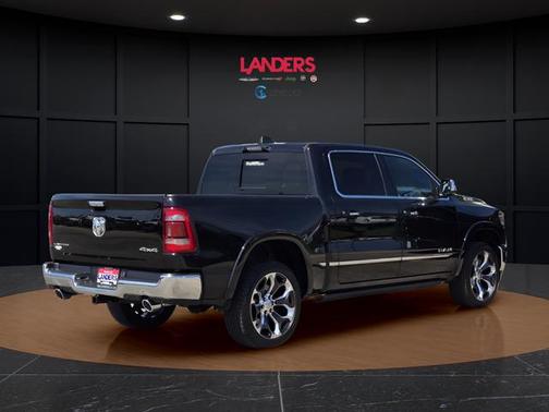 Diamond Black Crystal Pearlcoat 2022 RAM 1500 Limited