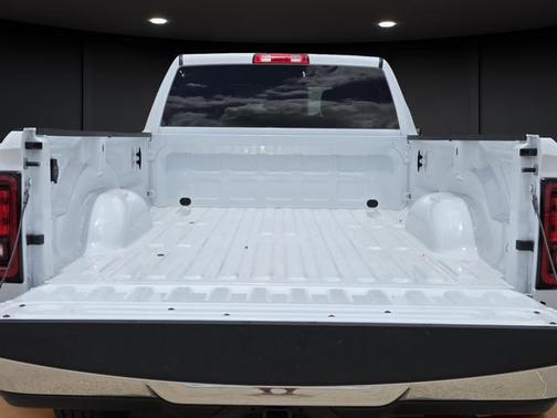 Bright White Clearcoat 2026 RAM 3500 Tradesman Crew Cab 4x4 8' Box