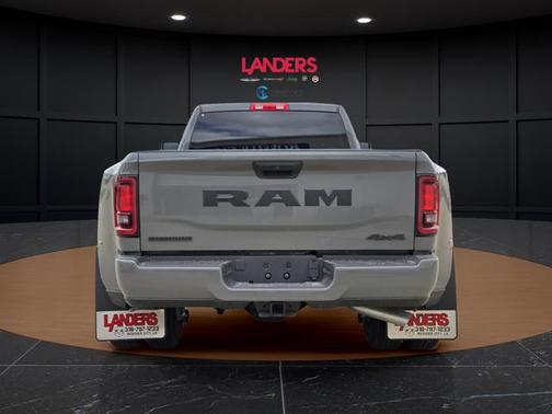 Ceramic Gray Clearcoat 2026 RAM 3500 Big Horn Crew Cab 4x4 8' Box