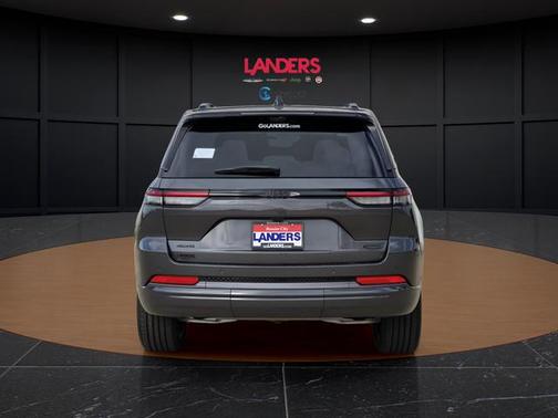 baltic gray metallic clearcoat 2026 Jeep Grand Cherokee Summit