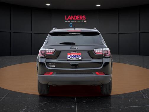 Diamond Black Crystal Pearlcoat 2026 Jeep Compass Latitude