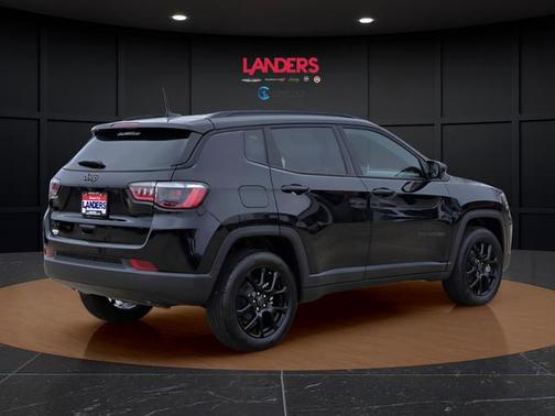 Diamond Black Crystal Pearlcoat 2026 Jeep Compass Latitude