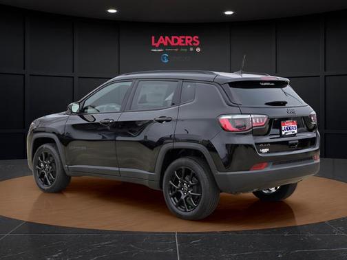 Diamond Black Crystal Pearlcoat 2026 Jeep Compass Latitude