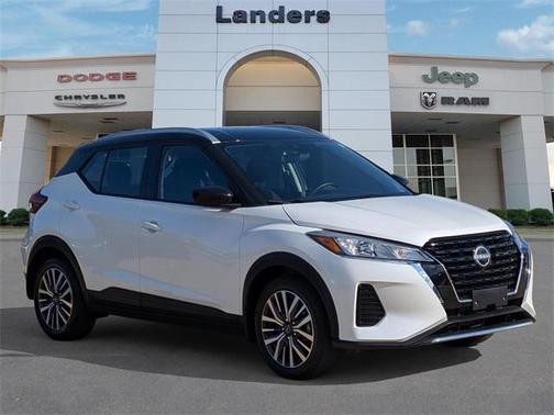 2022 Nissan Kicks SV