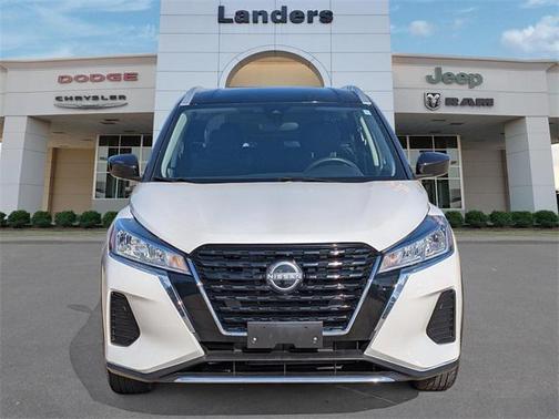 2022 Nissan Kicks SV