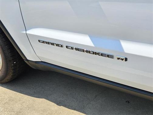 2022 Jeep Grand Cherokee Laredo