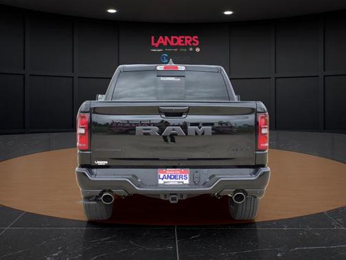 Diamond Black Crystal Pearlcoat 2026 RAM 1500 Big Horn/Lone Star