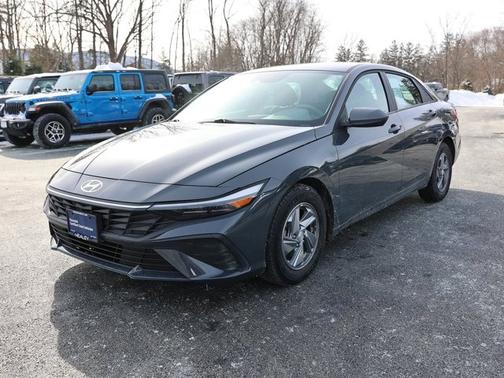 2024 Hyundai ELANTRA SE