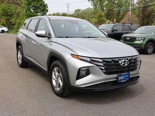 Silver 2024 Hyundai TUCSON SE