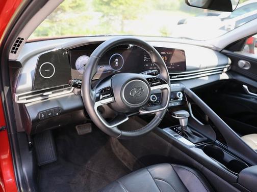 2022 Hyundai ELANTRA Limited