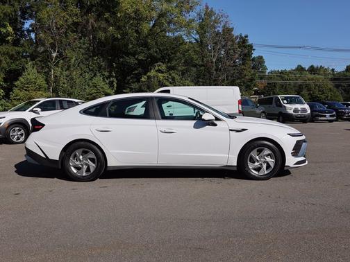 White 2025 Hyundai SONATA SE