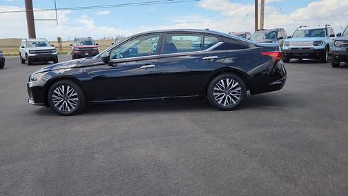 Super Black 2025 Nissan Altima SV FWD