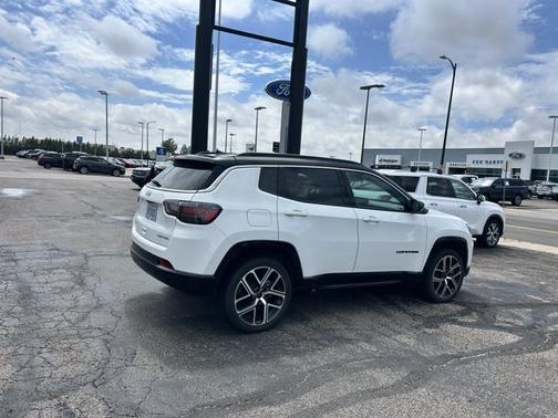 Bright White Clearcoat 2025 Jeep Compass LIMITED