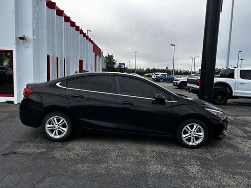 Mosaic Black Metallic 2018 Chevrolet Cruze LT