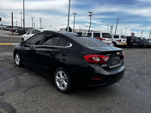 Mosaic Black Metallic 2018 Chevrolet Cruze LT