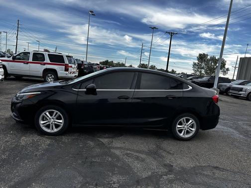 Mosaic Black Metallic 2018 Chevrolet Cruze LT