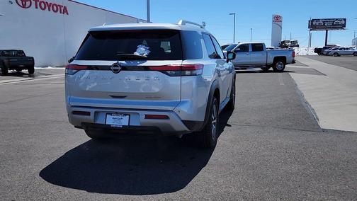 Brilliant Silver Metallic 2025 Nissan Pathfinder SL 4WD