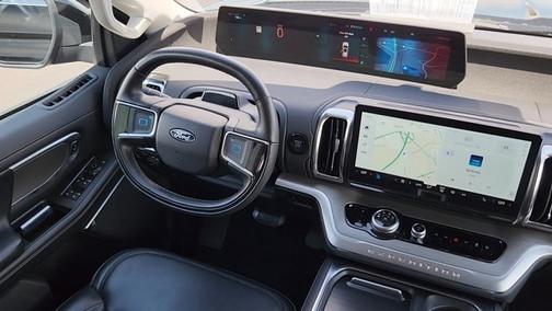 AGATE BLACK METALLIC 2025 Ford Expedition PLATINUM