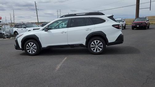 Crystal White Pearl 2025 Subaru Outback Premium