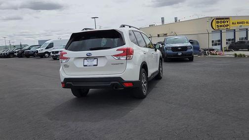 Crystal White Pearl 2022 Subaru Forester Premium