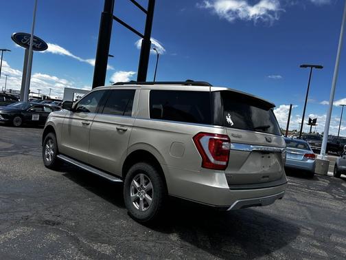White Gold Metallic 2018 Ford Expedition Max XLT