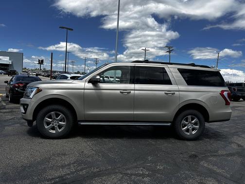 White Gold Metallic 2018 Ford Expedition Max XLT