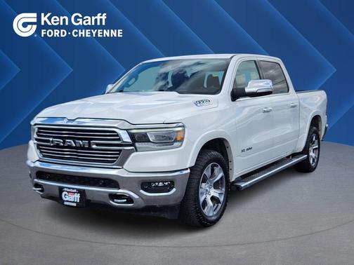 Ivory White Tri-Coat Pearlcoat 2022 RAM 1500 Laramie